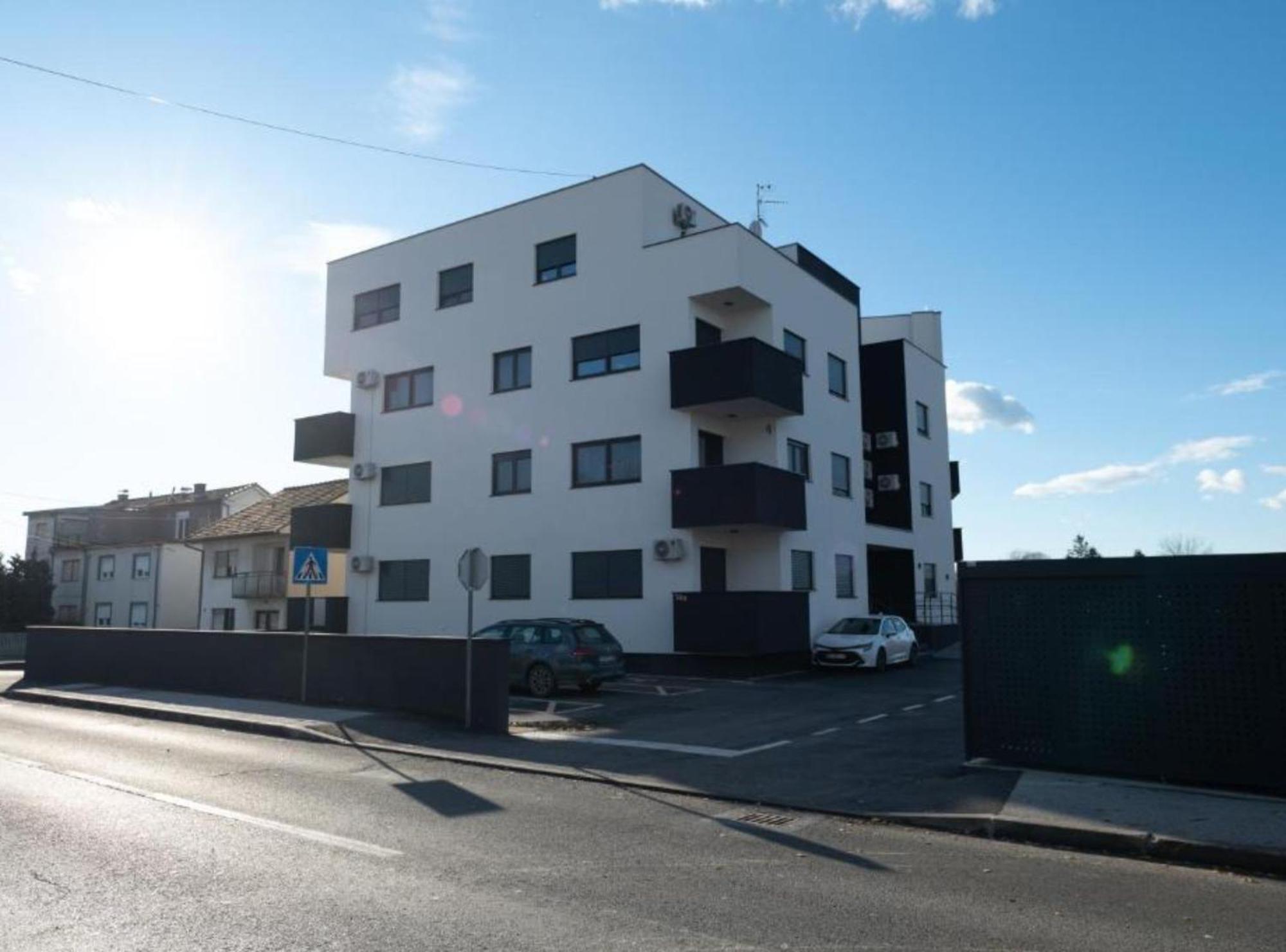 Apartment Kona - Free Parking & Self Check-In Ivanja Reka Eksteriør bilde