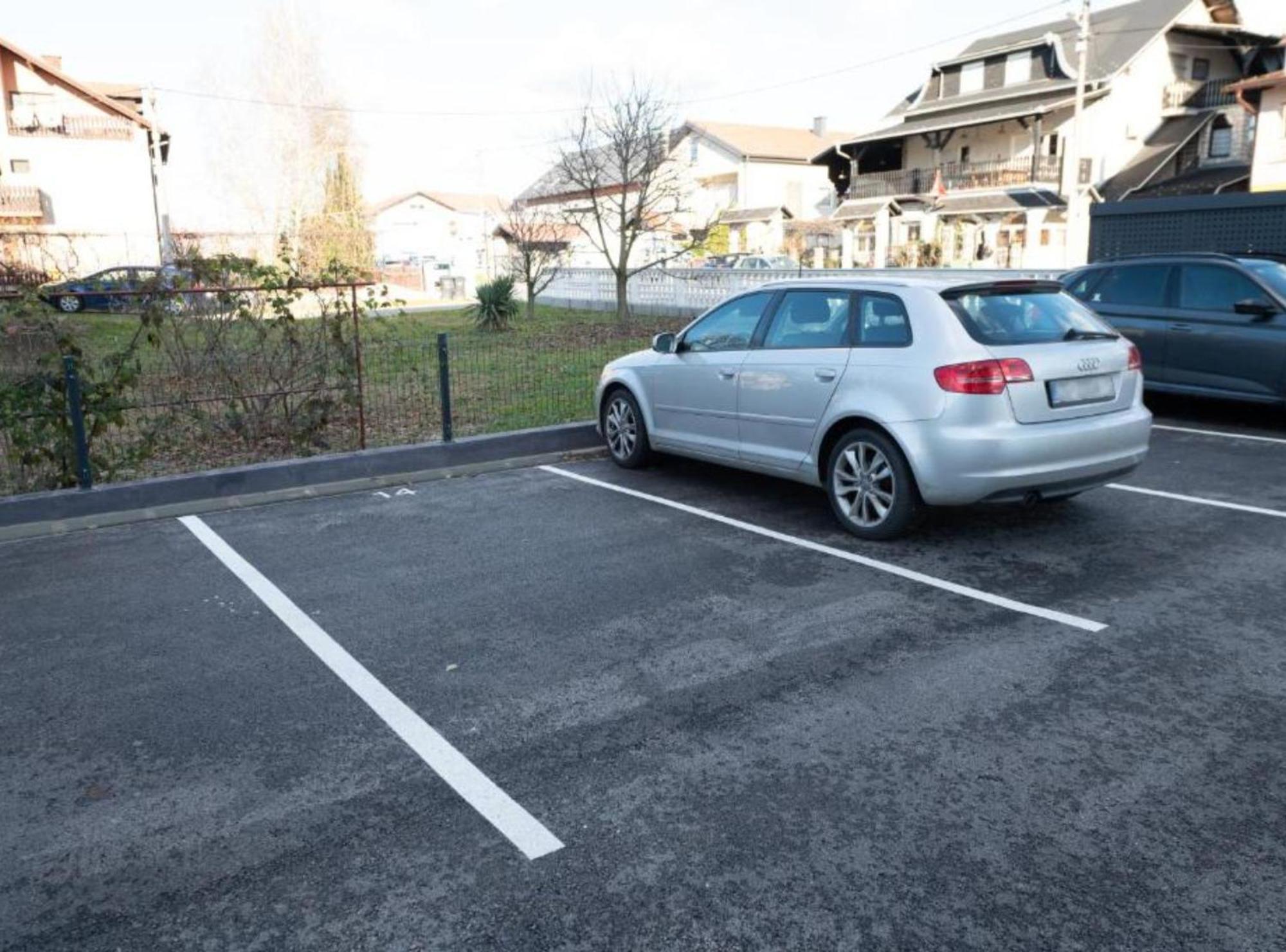 Apartment Kona - Free Parking & Self Check-In Ivanja Reka Eksteriør bilde